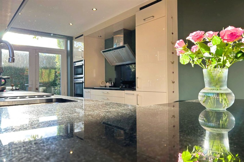 Images for Swaylands Drive, Sale, M33