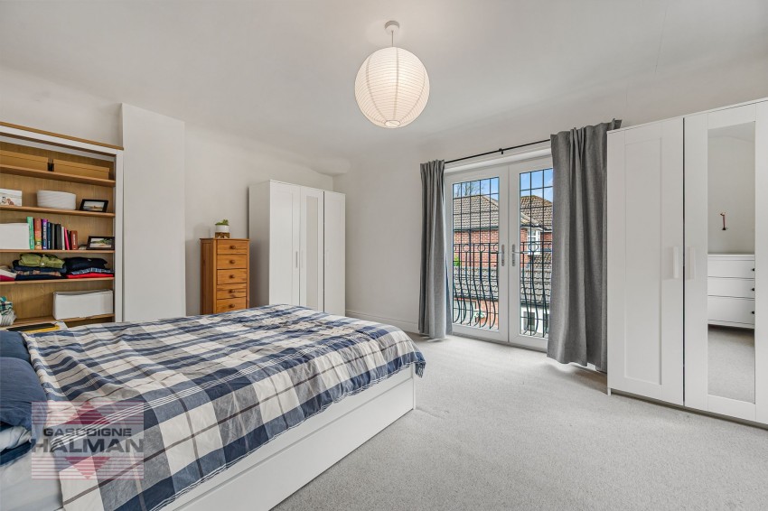 Images for Broad Road, Sale, M33