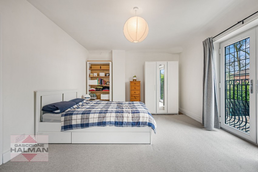 Images for Broad Road, Sale, M33