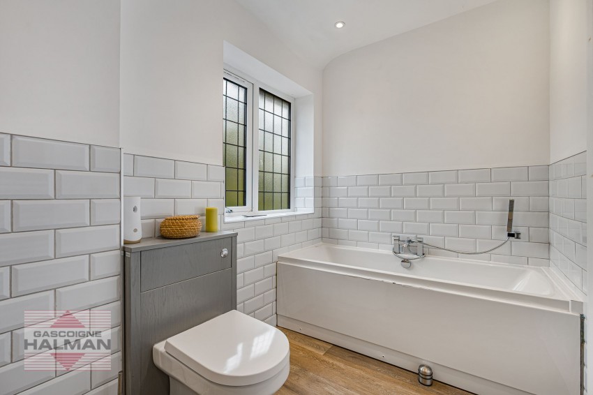 Images for Broad Road, Sale, M33