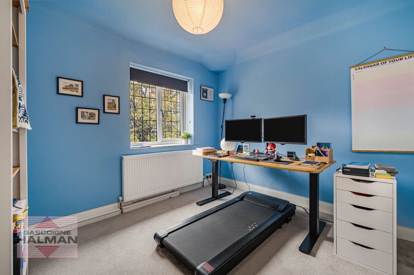 Images for Broad Road, Sale, M33