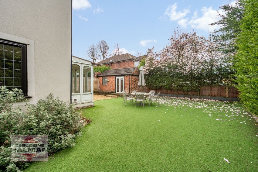 Images for Broad Road, Sale, M33