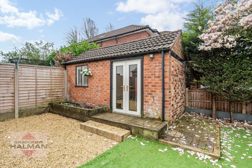 Images for Broad Road, Sale, M33