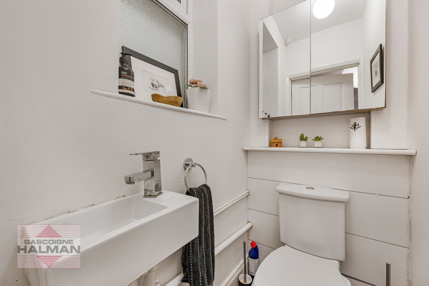 Images for Broad Road, Sale, M33