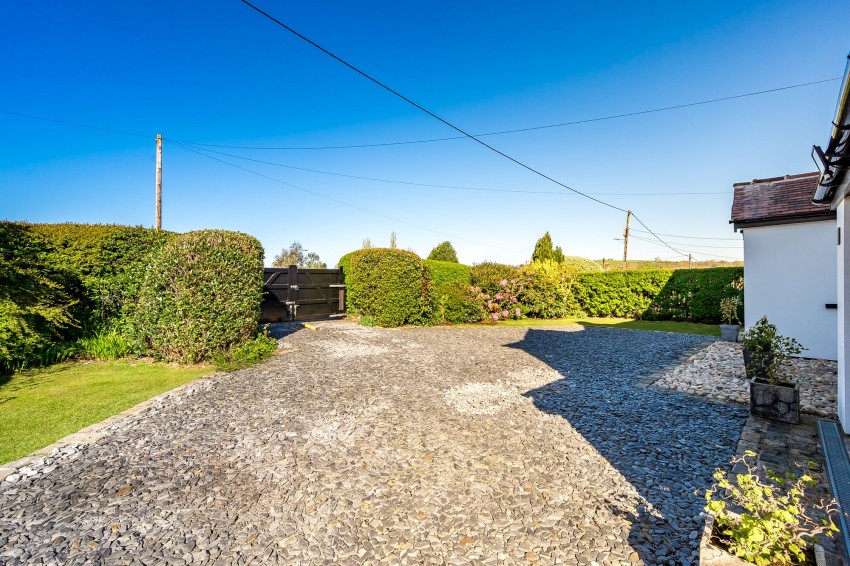 Images for Long Lane, Charlesworth, SK13