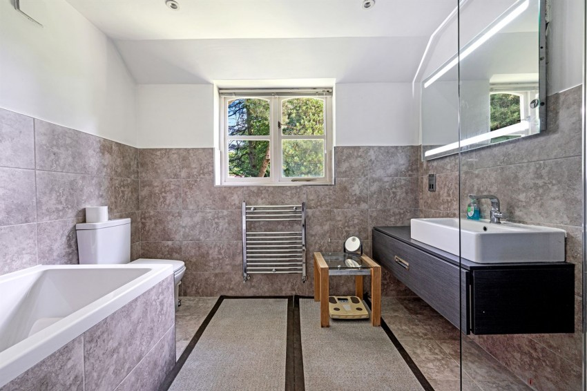 Images for Bollinway, Hale, WA15