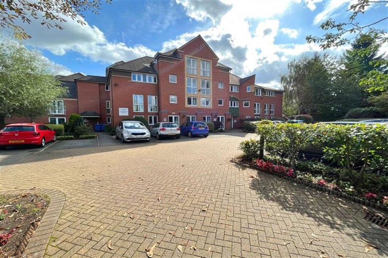 Whitehall Road, Sale, M33