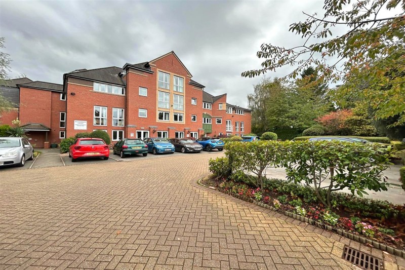 Whitehall Road, Sale, M33