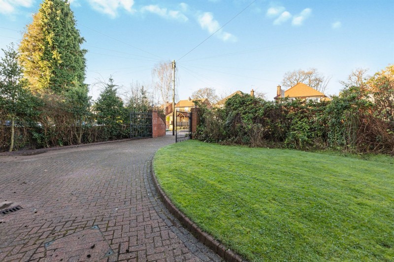 Green Gate, Hale Barns, WA15