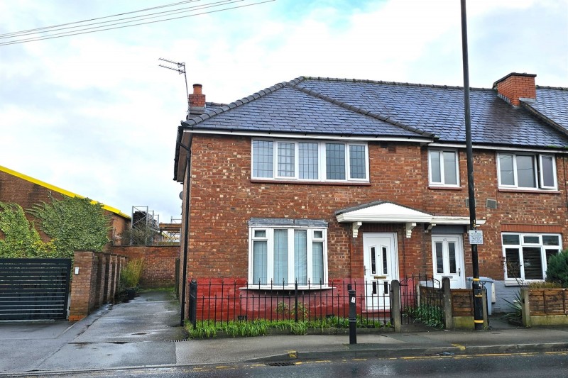 Oakfield Road, Altrincham, WA15