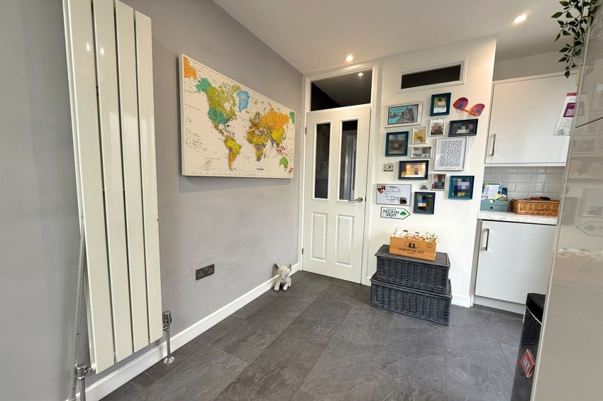 Images for Newlyn Drive, Sale, M33