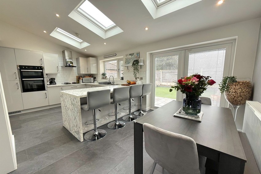 Images for Newlyn Drive, Sale, M33