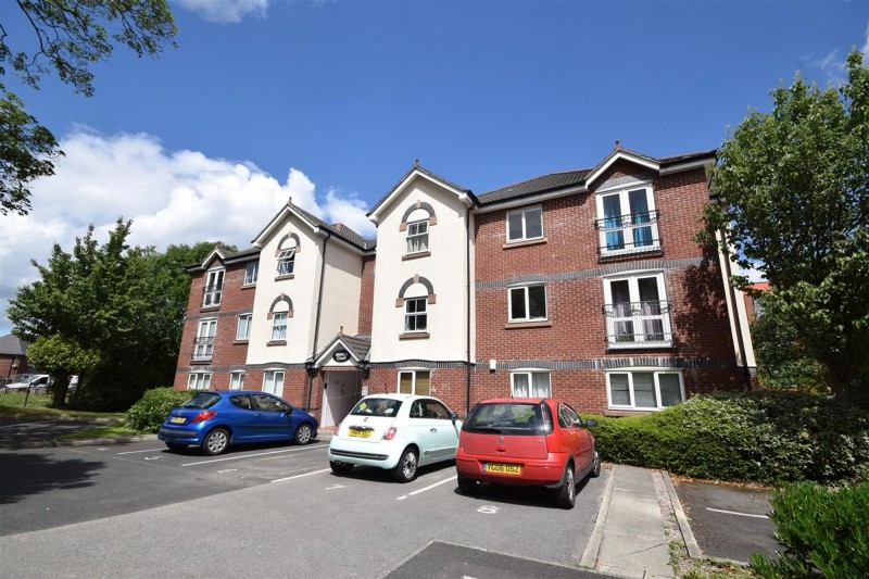 Downes Way, Keswick Court, M22
