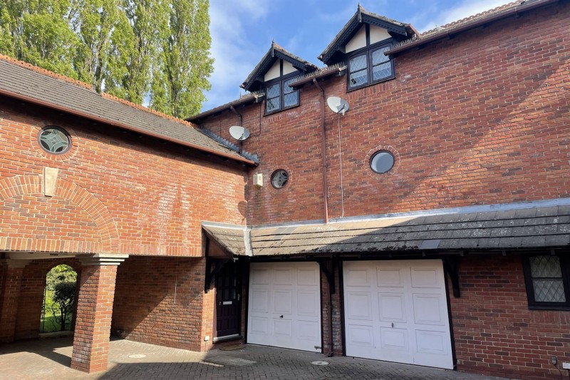 Manchester Road, Wilmslow, SK9