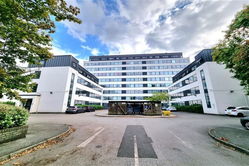 Ashton Lane, Sale, M33