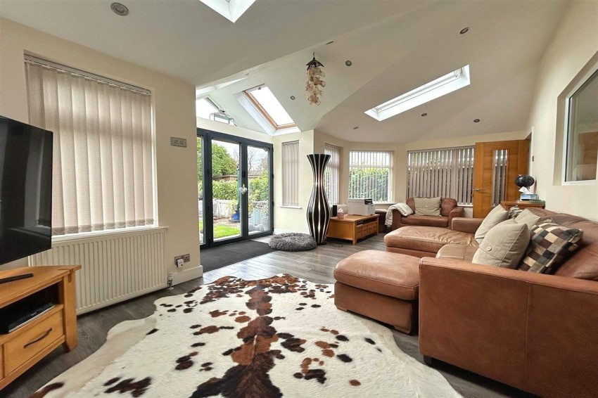 Images for Stoneleigh Avenue, Sale, M33