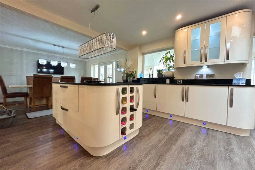 Images for Stoneleigh Avenue, Sale, M33