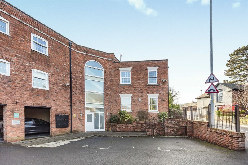 New Road, Lymm, WA13