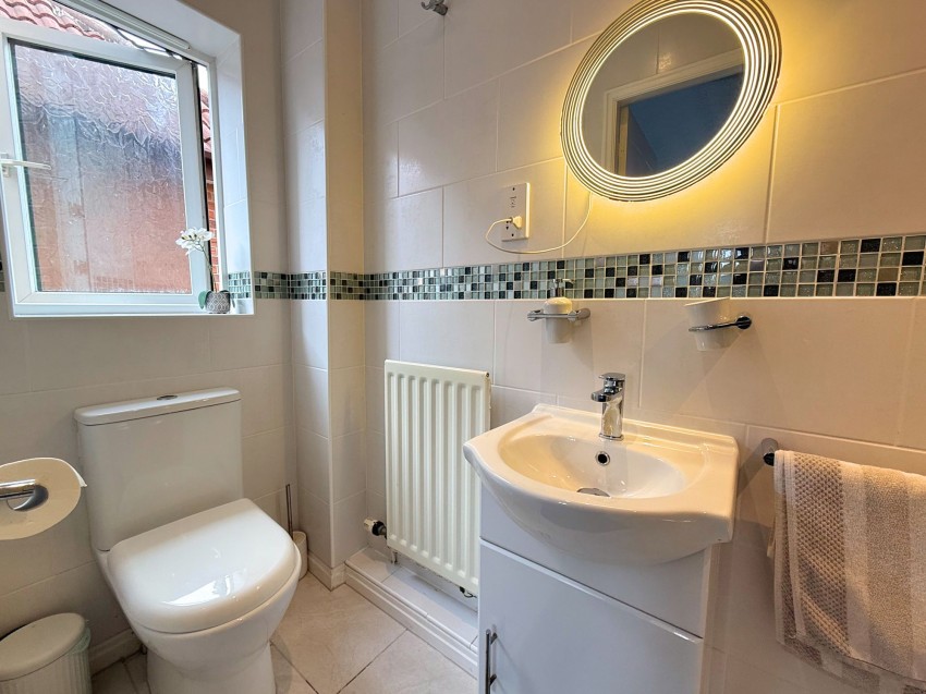 Images for Charleston Close, Sale, M33