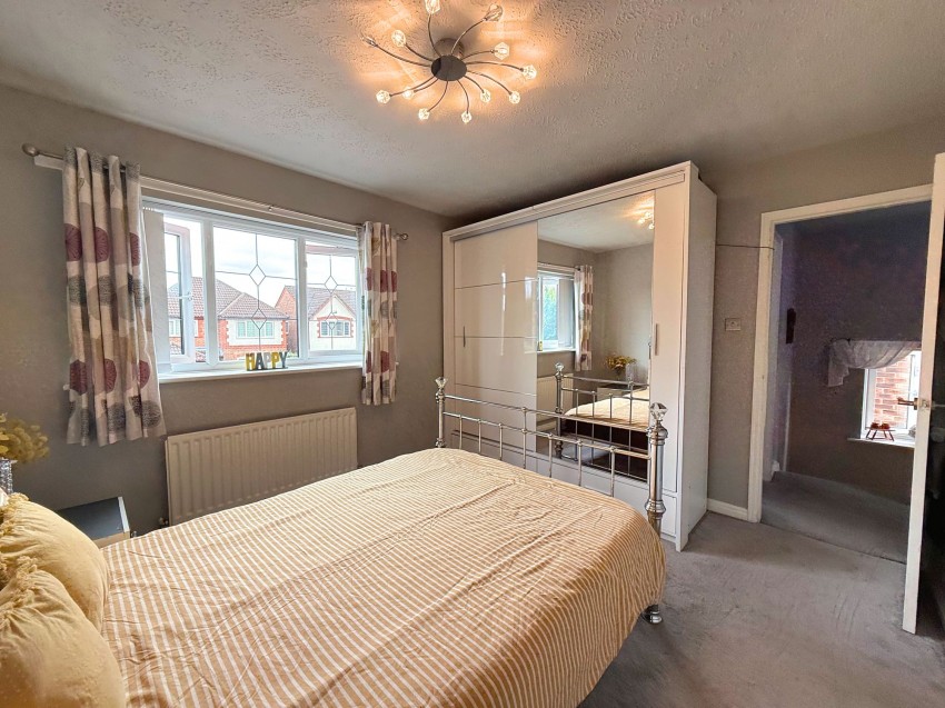 Images for Charleston Close, Sale, M33
