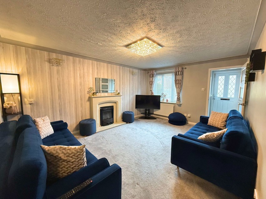 Images for Charleston Close, Sale, M33