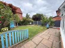 Images for Charleston Close, Sale, M33