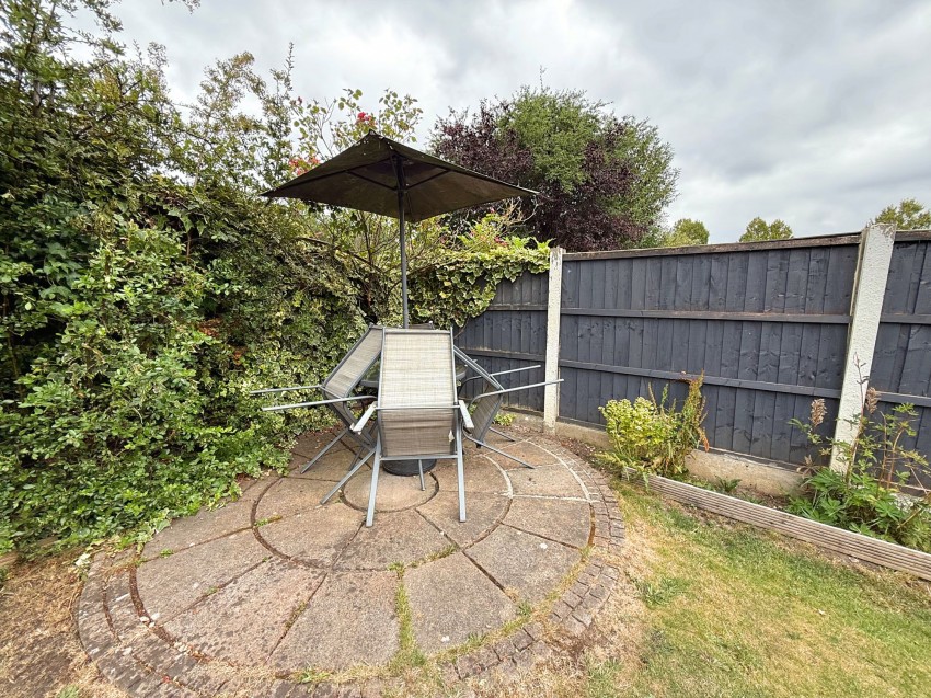 Images for Charleston Close, Sale, M33