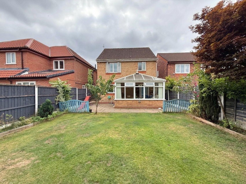 Images for Charleston Close, Sale, M33