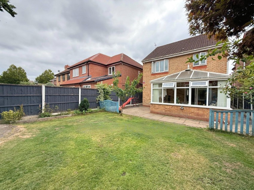 Images for Charleston Close, Sale, M33