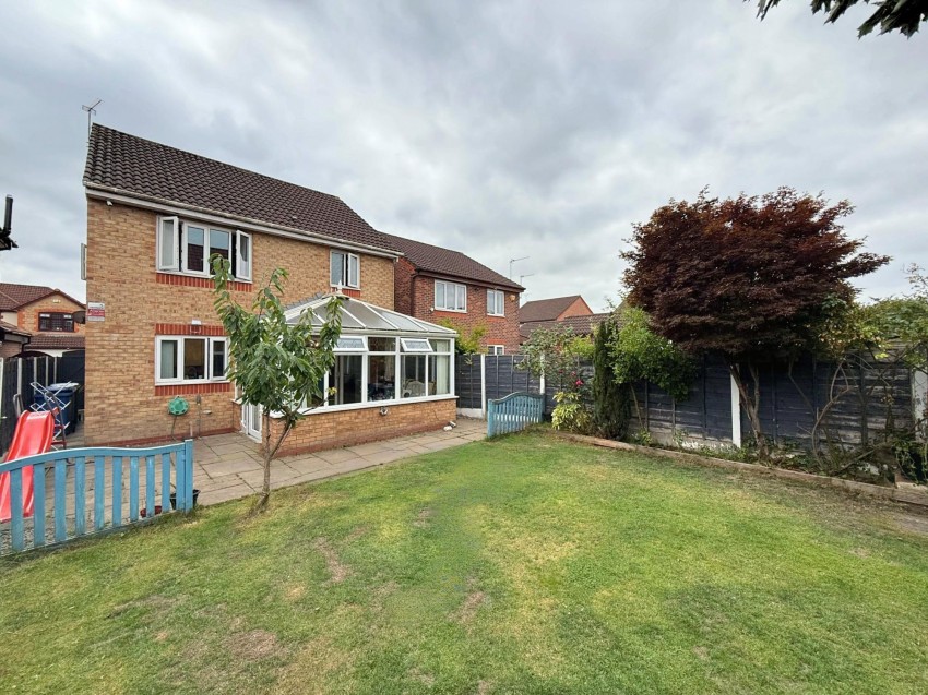Images for Charleston Close, Sale, M33