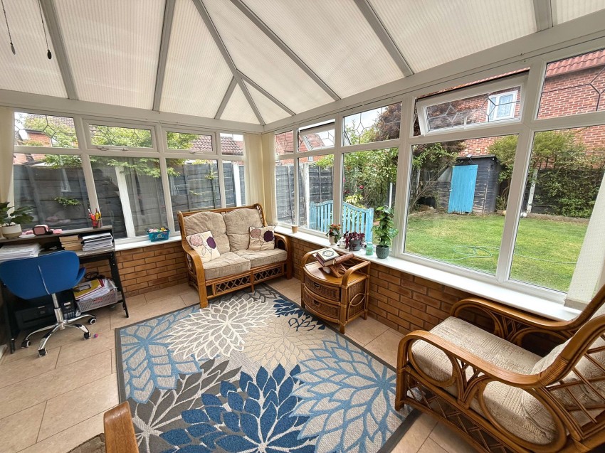 Images for Charleston Close, Sale, M33