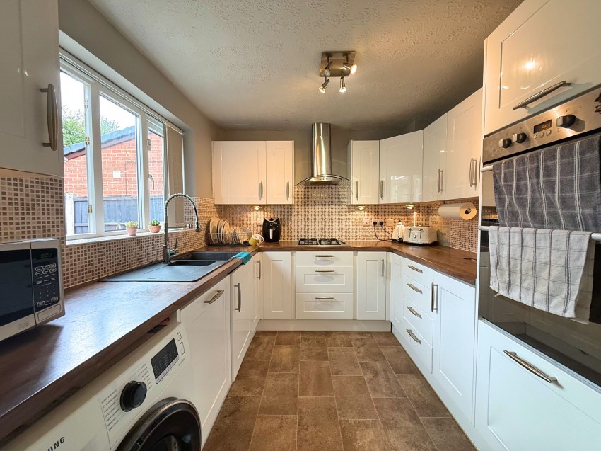 Images for Charleston Close, Sale, M33