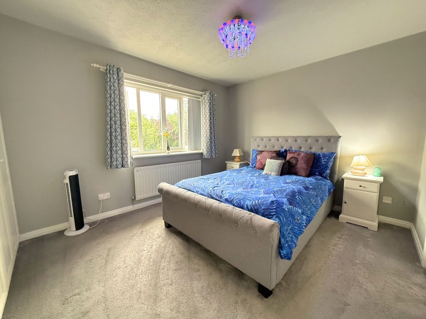 Images for Charleston Close, Sale, M33