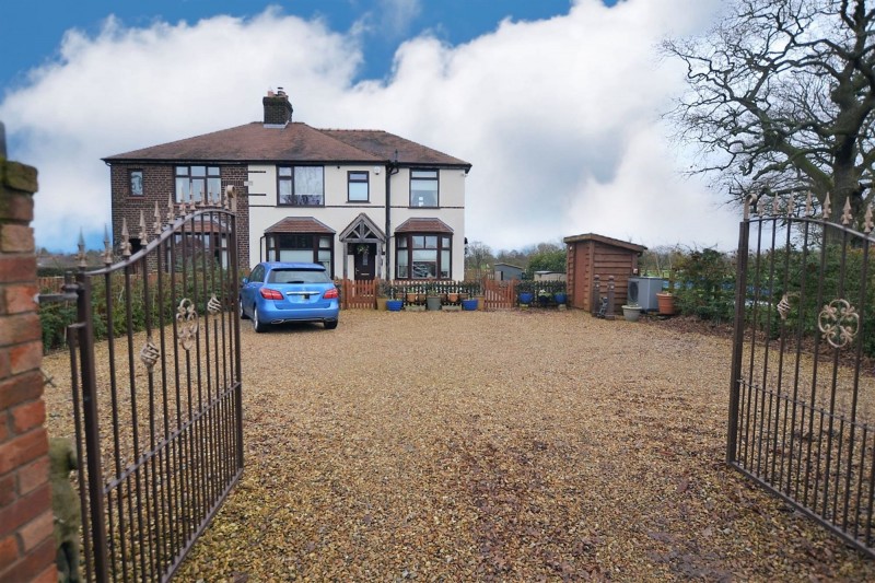 London Road, Holmes Chapel, CW4