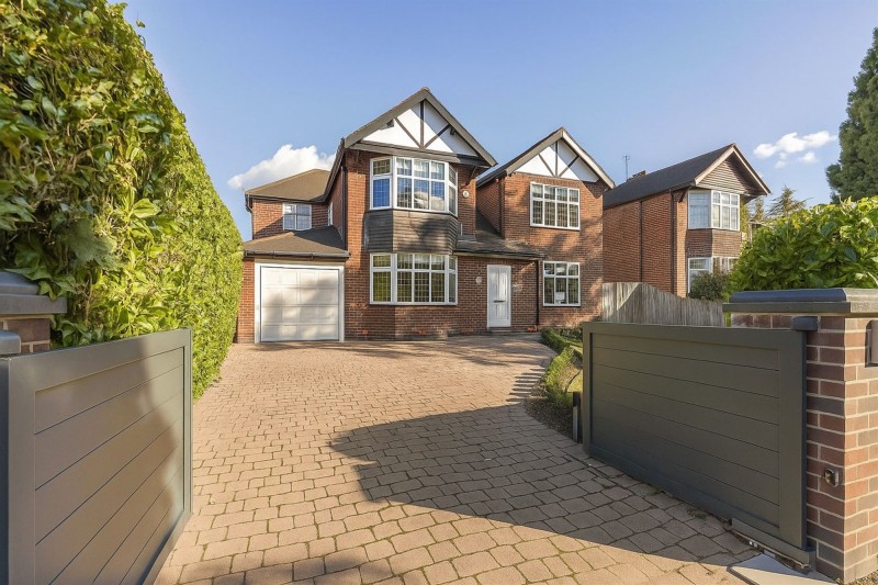 Carlton Road, Hale, WA15