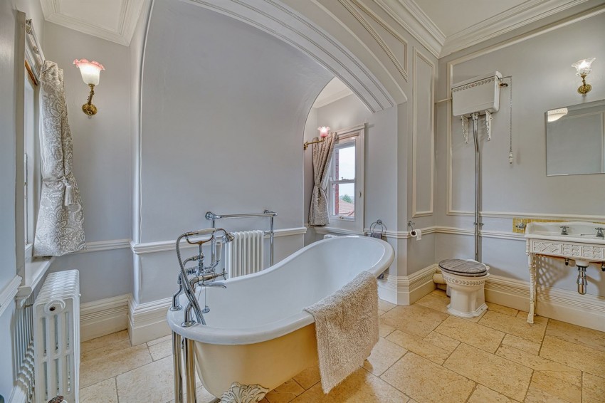 Images for 77 Fluin Lane, Frodsham, WA6