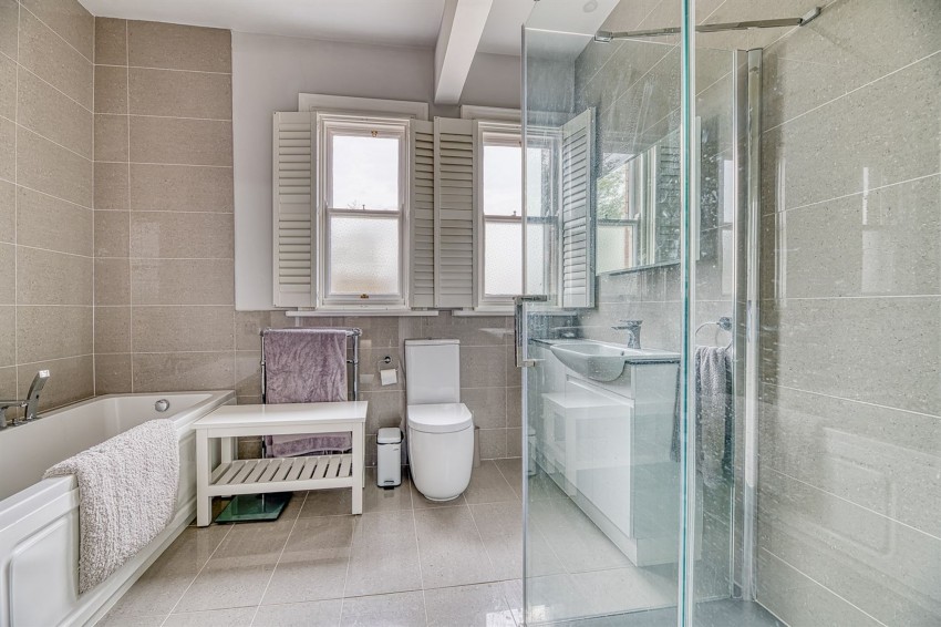 Images for 77 Fluin Lane, Frodsham, WA6