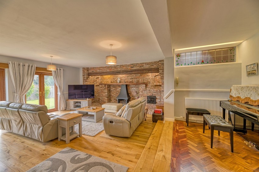 Images for 77 Fluin Lane, Frodsham, WA6