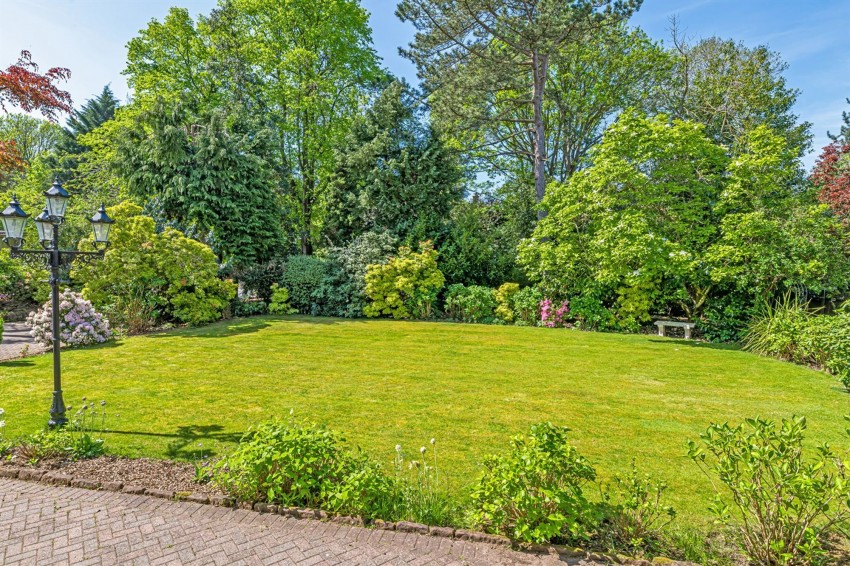 Images for 77 Fluin Lane, Frodsham, WA6