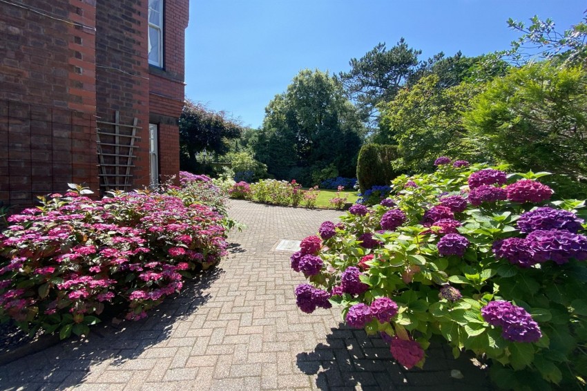 Images for 77 Fluin Lane, Frodsham, WA6