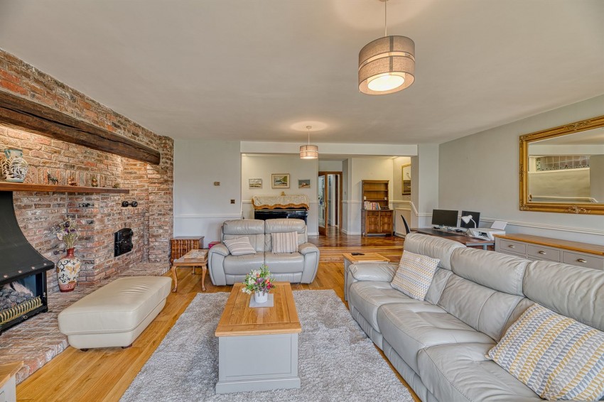 Images for 77 Fluin Lane, Frodsham, WA6