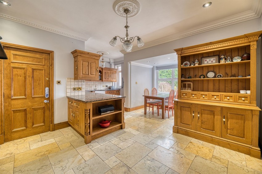 Images for 77 Fluin Lane, Frodsham, WA6