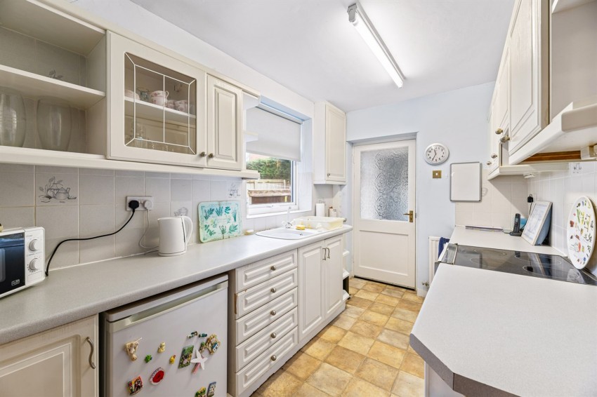 Images for Hawthorne Road, Frodsham, WA6