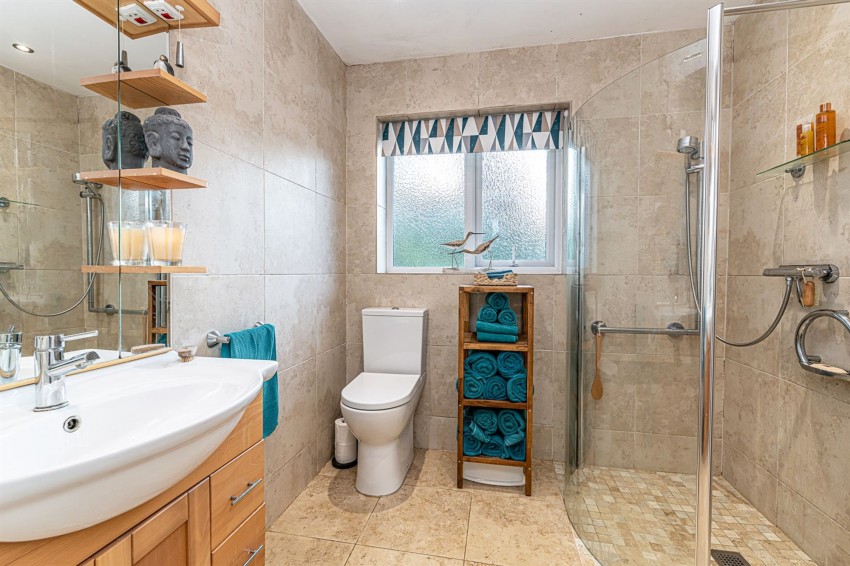 Images for Bates Lane, Helsby, WA6