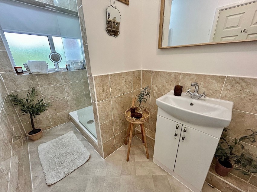 Images for 570 Parrs Wood Road, East Didsbury, M20