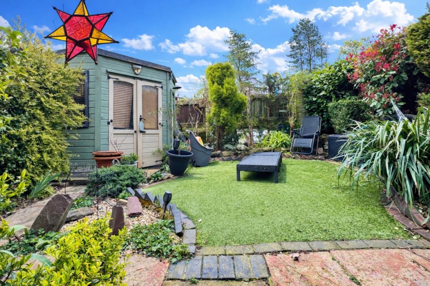 Images for Valemount, Hadfield, SK13