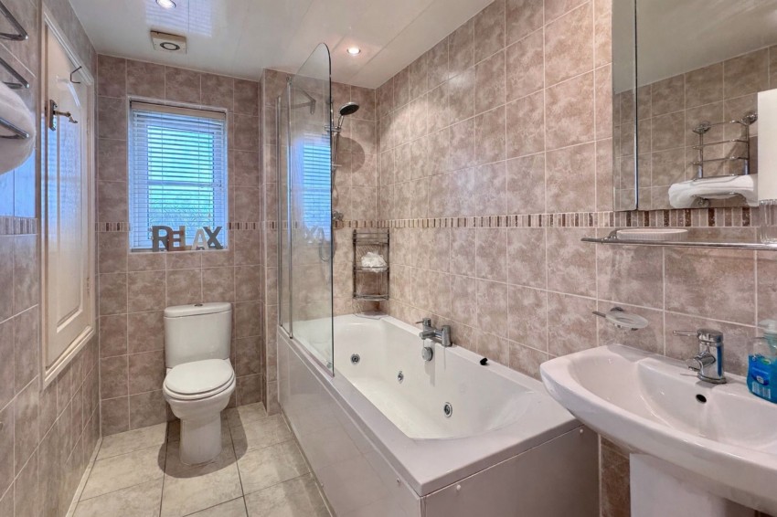 Images for Valemount, Hadfield, SK13