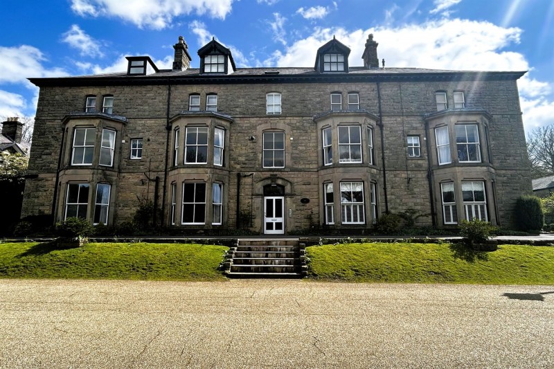 Broad Walk, Sandringham Court Broad Walk, SK17
