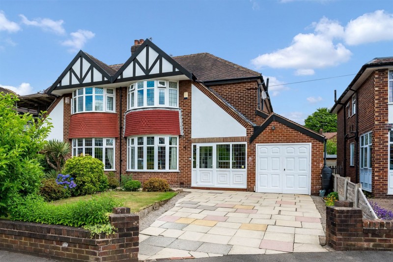Greenway Close, Sale, M33