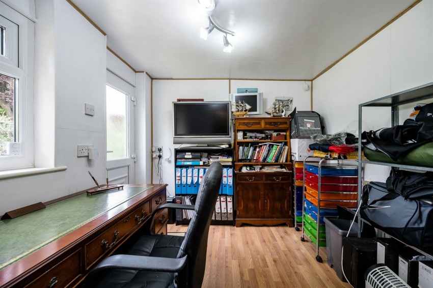 Images for Greenway Close, Sale, M33